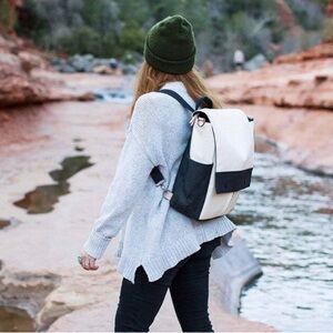 Petunia Pickle Bottom Glazed Pathway Diaper Bag in Birch/Black Unisex